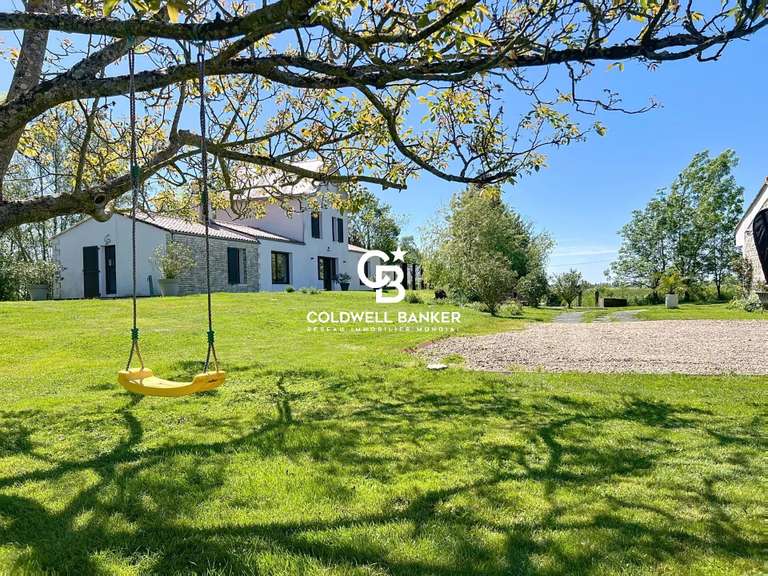 Maison Marans - 5 chambres - 242m²