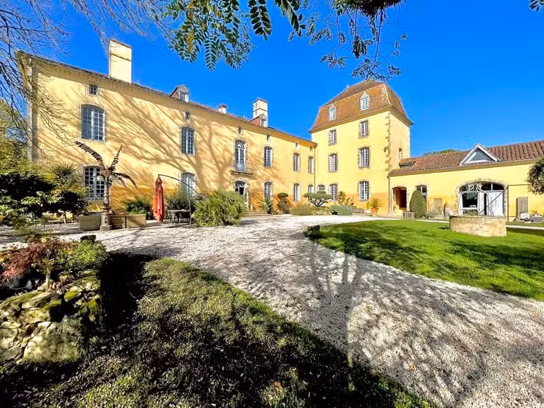 Château Marciac - 26 chambres - 1600m²