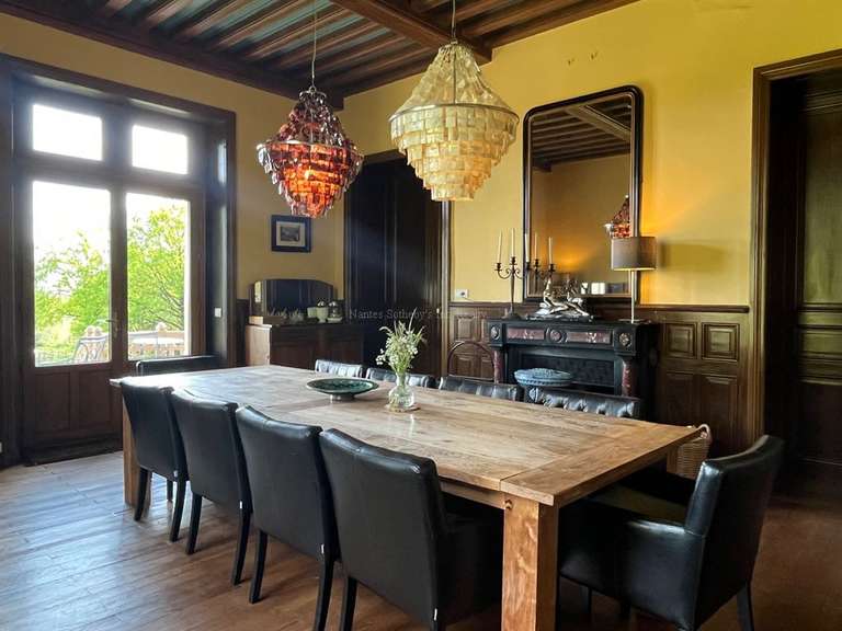 Castle Mareuil-sur-Lay-Dissais - 16 bedrooms - 300m²