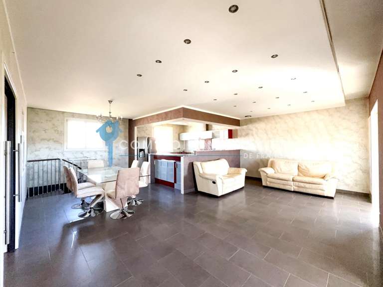 Maison Marignane - 4 chambres - 165m²