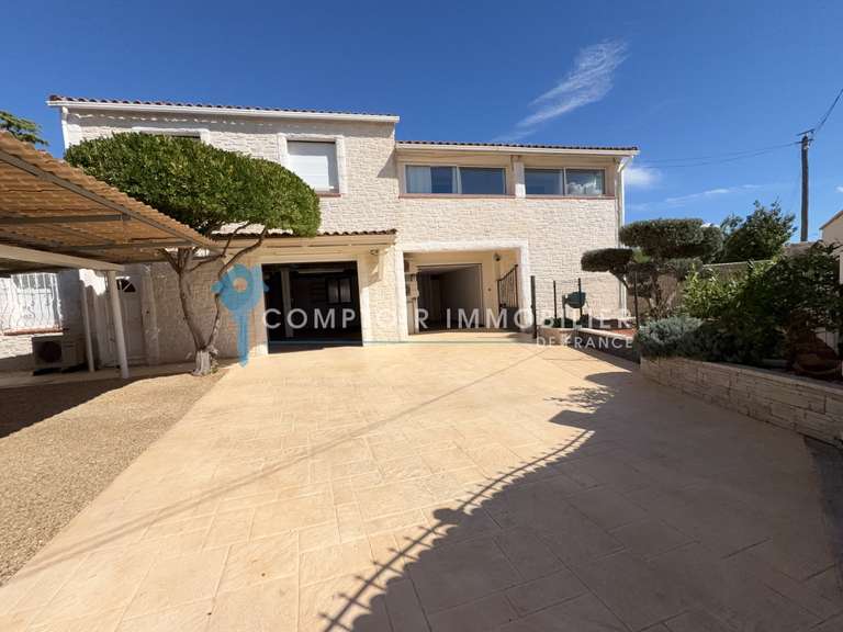 Maison Marignane - 4 chambres - 165m²