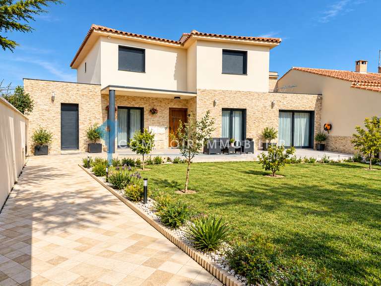Maison Marignane - 7 chambres - 244m²