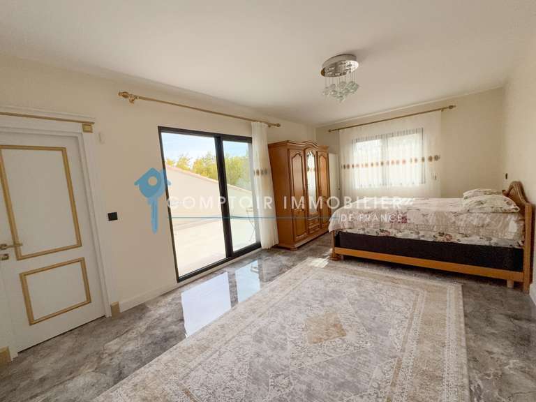 Maison Marignane - 7 chambres - 244m²