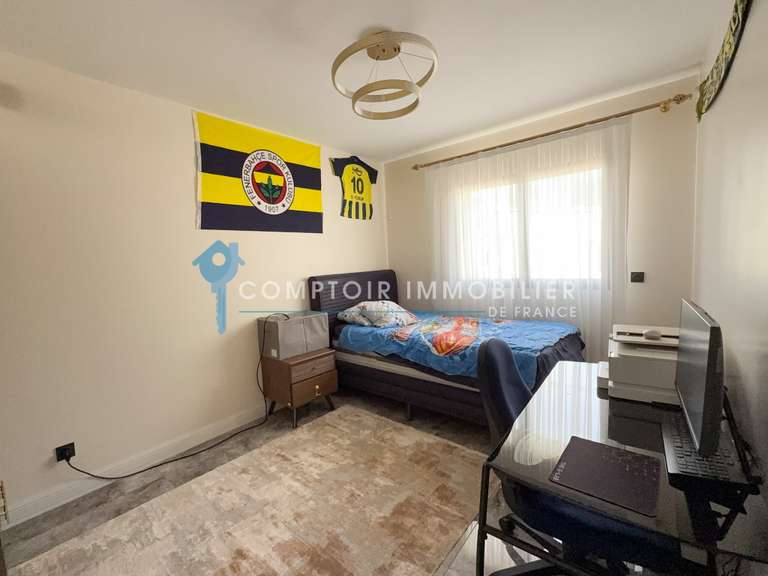 Maison Marignane - 7 chambres - 244m²