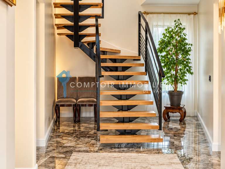 Maison Marignane - 7 chambres - 244m²