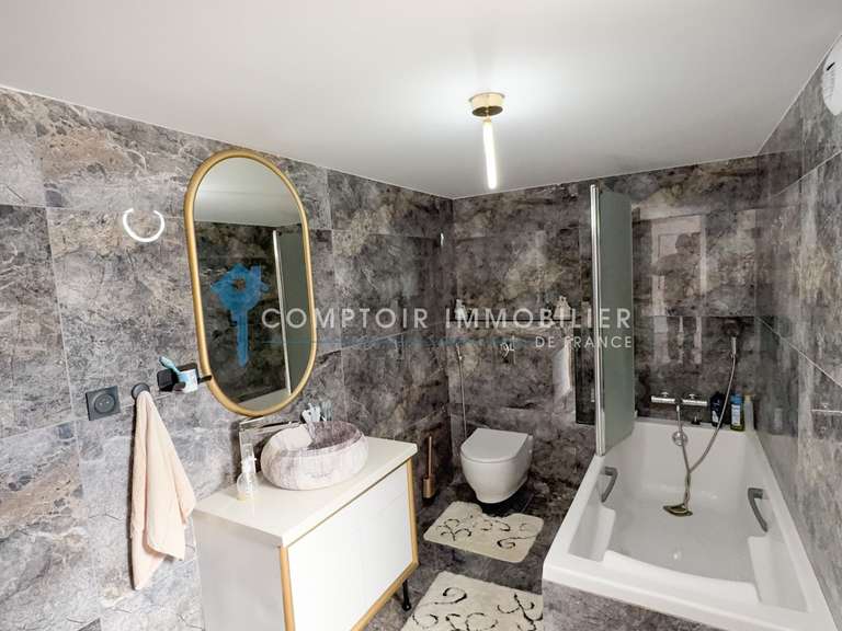 Maison Marignane - 7 chambres - 244m²