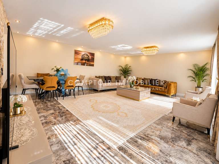 Maison Marignane - 7 chambres - 244m²