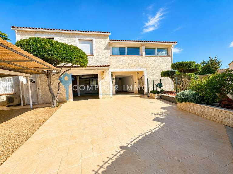 Maison Marignane - 4 chambres - 165m²