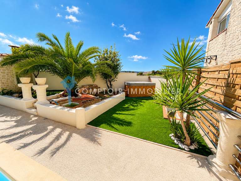 Maison Marignane - 4 chambres - 165m²