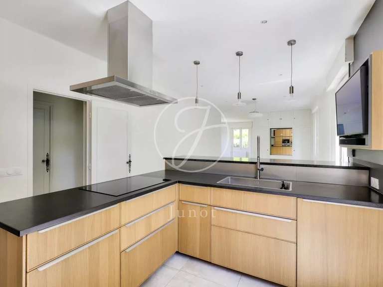 House Marnes-la-Coquette - 5 bedrooms - 274m²