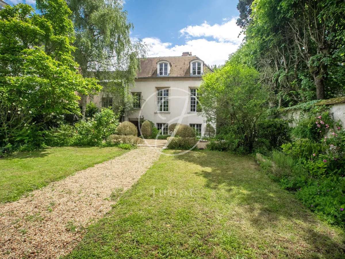 House Marnes-la-Coquette