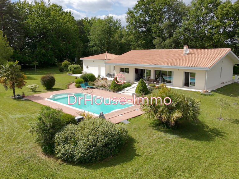 Villa Marsac-sur-l'Isle - 3 bedrooms - 193m²