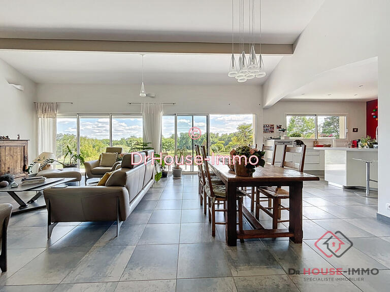 Villa Marsac-sur-l'Isle - 3 bedrooms - 193m²