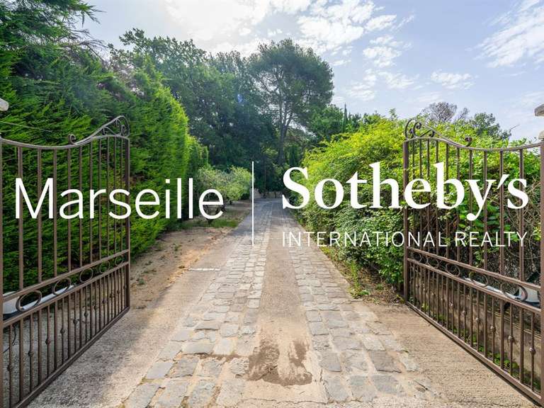 Maison Marseille 11e - 5 chambres - 400m²