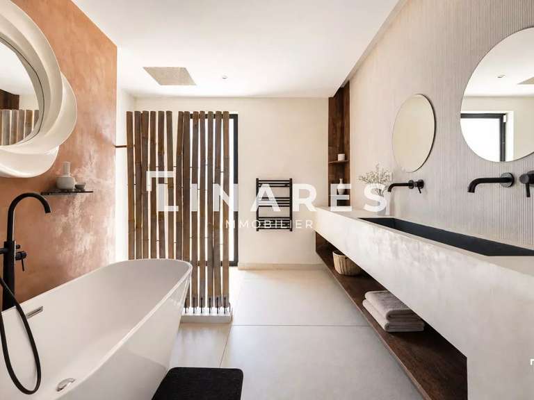 House Marseille 11e - 4 bedrooms - 200m²
