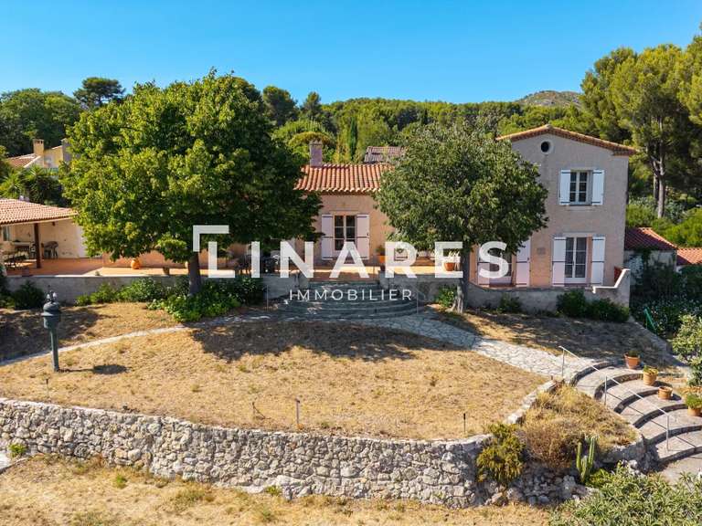 Maison Marseille 11e - 5 chambres - 206m²