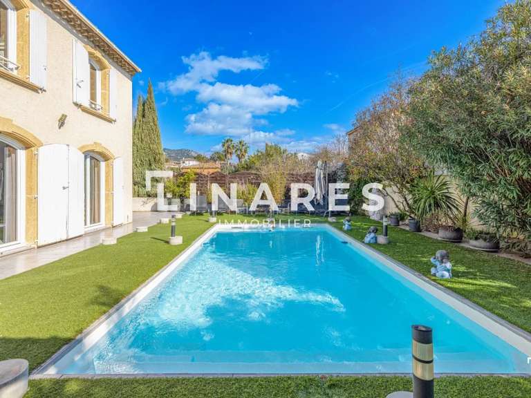 Maison Marseille 11e - 4 chambres - 162m²
