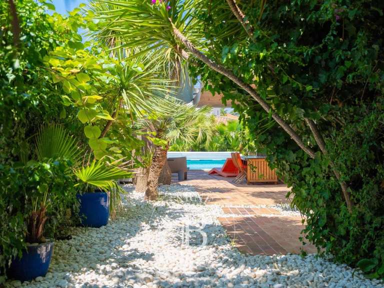 House Marseille 12e - 4 bedrooms - 180m²