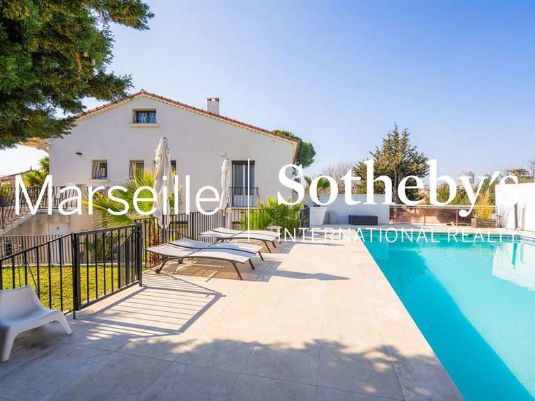 Maison Marseille 12e - 8 chambres - 342m²
