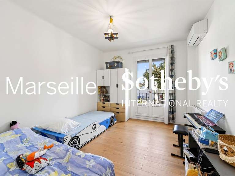 Maison Marseille 12e - 8 chambres - 342m²