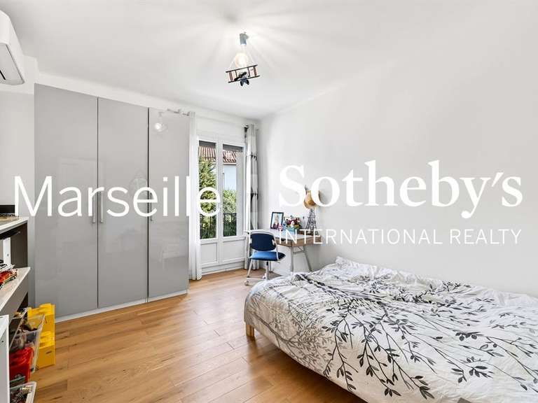 Maison Marseille 12e - 8 chambres - 342m²