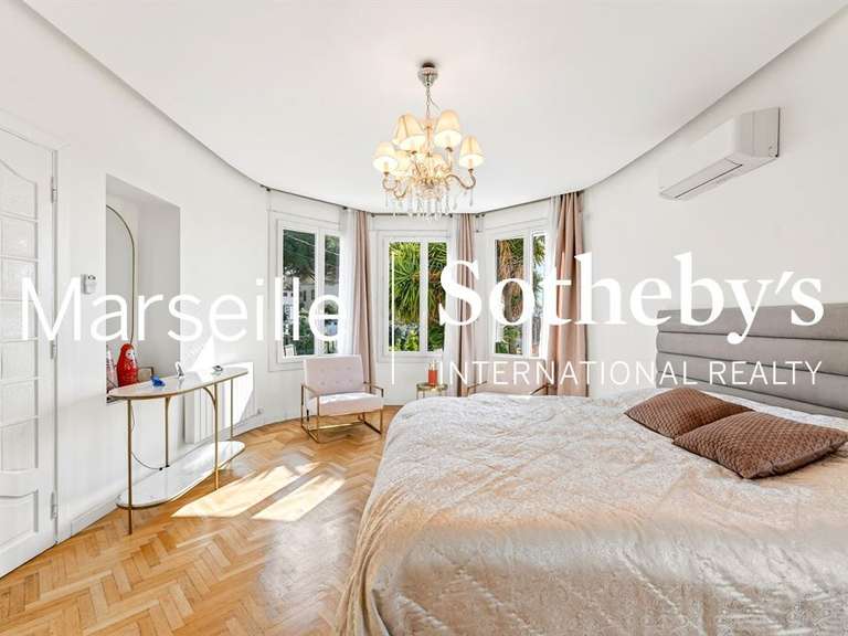 Maison Marseille 12e - 8 chambres - 342m²