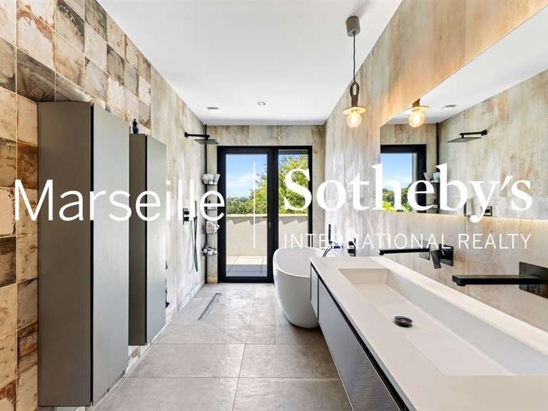 Maison Marseille 12e - 3 chambres - 350m²