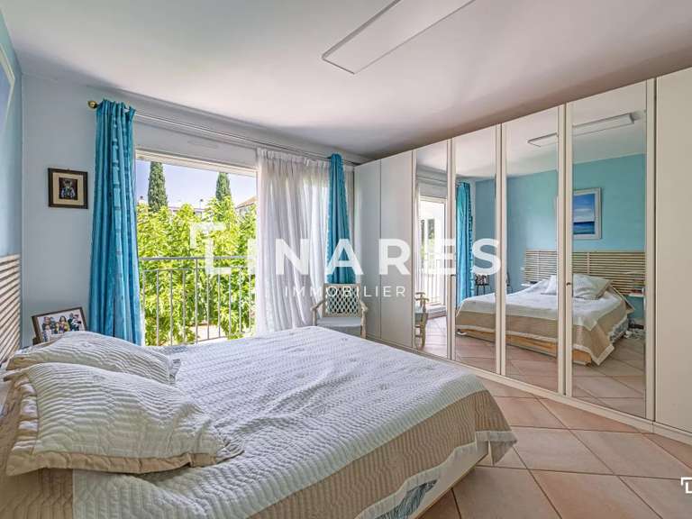 Villa Marseille 12e - 2 chambres - 330m²