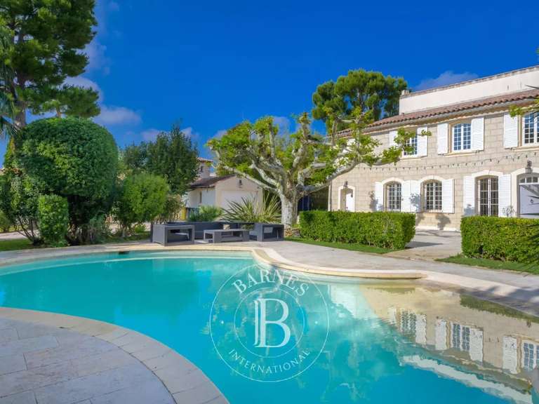 Maison Marseille 13e - 5 chambres - 371m²