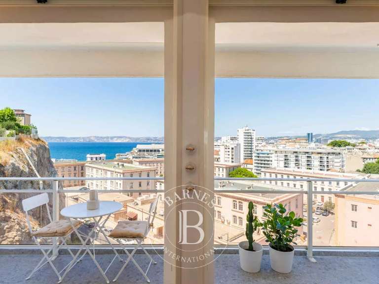 Appartement Marseille 7e - 2 chambres - 67m²