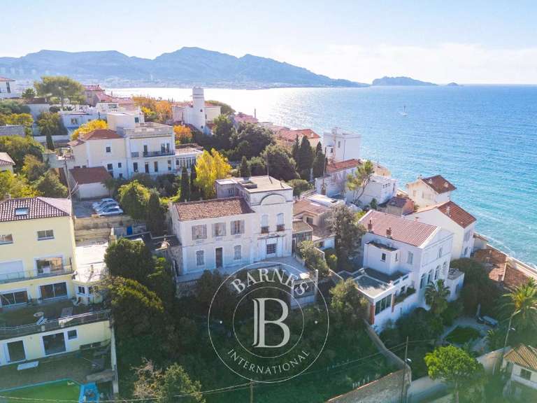 House Marseille 7e - 1 bedroom - 445m²