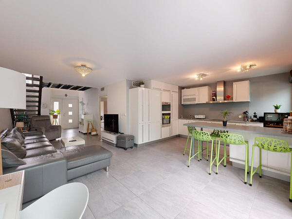 Sale Apartment Marseille 8e - 4 bedrooms