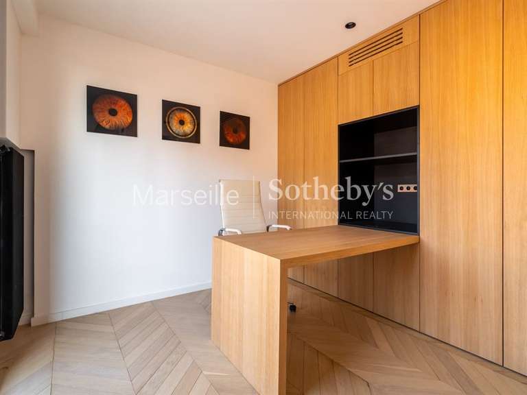 Appartement Marseille 8e - 3 chambres - 219m²