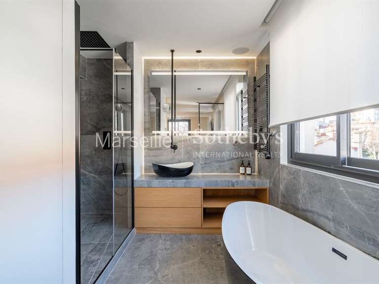 Appartement Marseille 8e - 3 chambres - 219m²