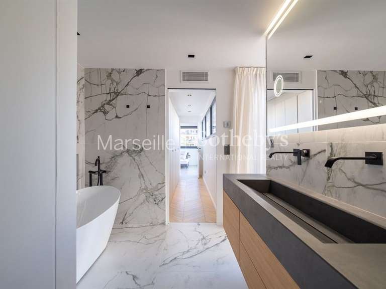 Appartement Marseille 8e - 3 chambres - 219m²