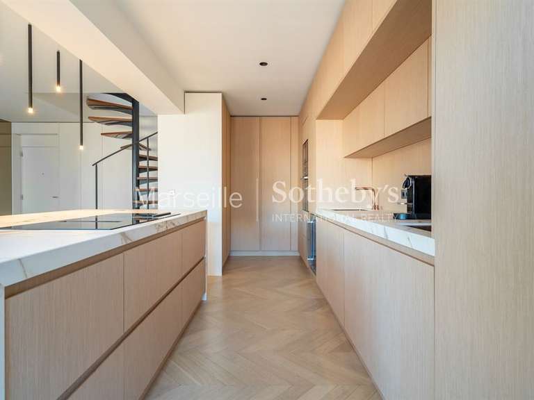 Appartement Marseille 8e - 3 chambres - 219m²