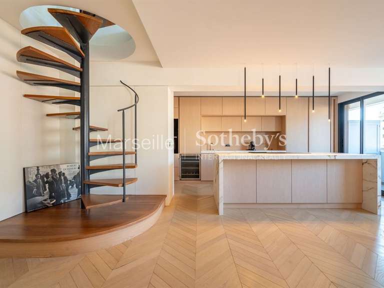 Appartement Marseille 8e - 3 chambres - 219m²