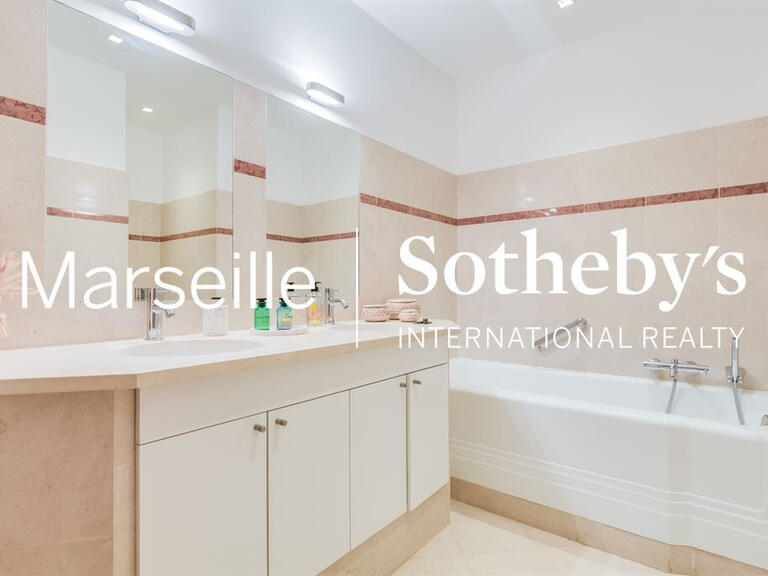 Appartement Marseille 8e - 2 chambres - 90m²
