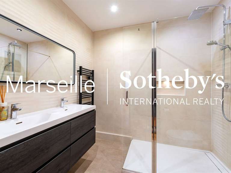 Appartement Marseille 8e - 2 chambres - 108m²