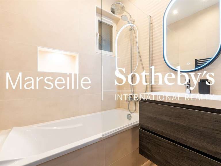 Appartement Marseille 8e - 2 chambres - 108m²