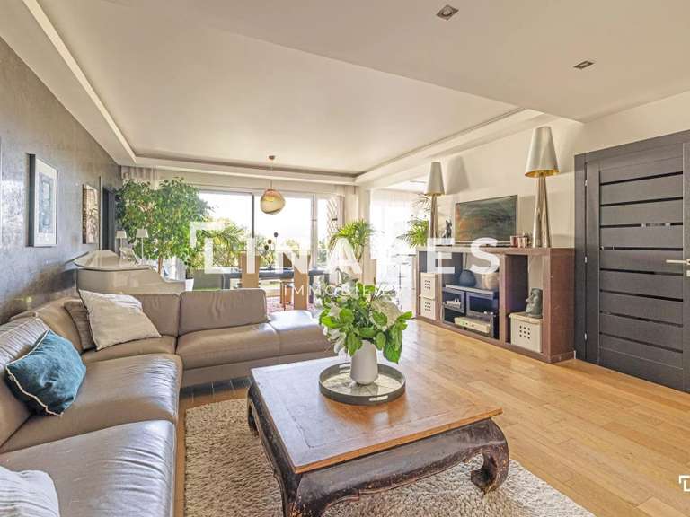 Apartment Marseille 8e - 3 bedrooms - 266m²