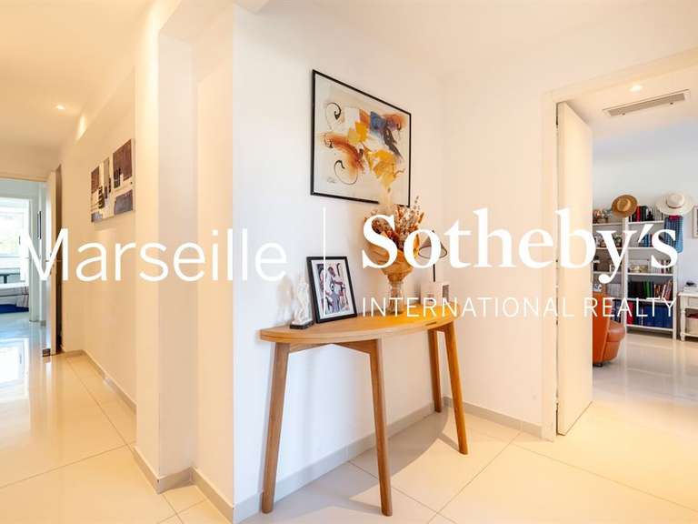 Apartment Marseille 8e - 6 bedrooms - 184m²
