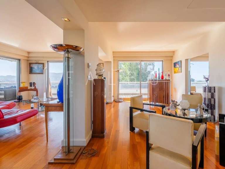 Appartement Marseille 8e - 4 chambres - 324m²