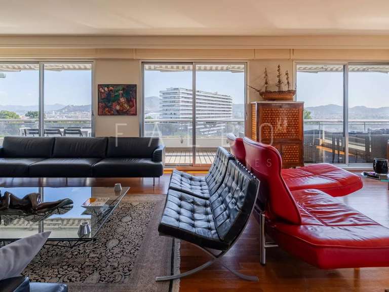 Appartement Marseille 8e - 4 chambres - 324m²