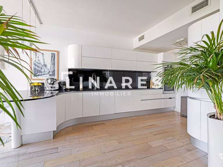 Apartment Marseille 8e - 3 bedrooms - 266m²