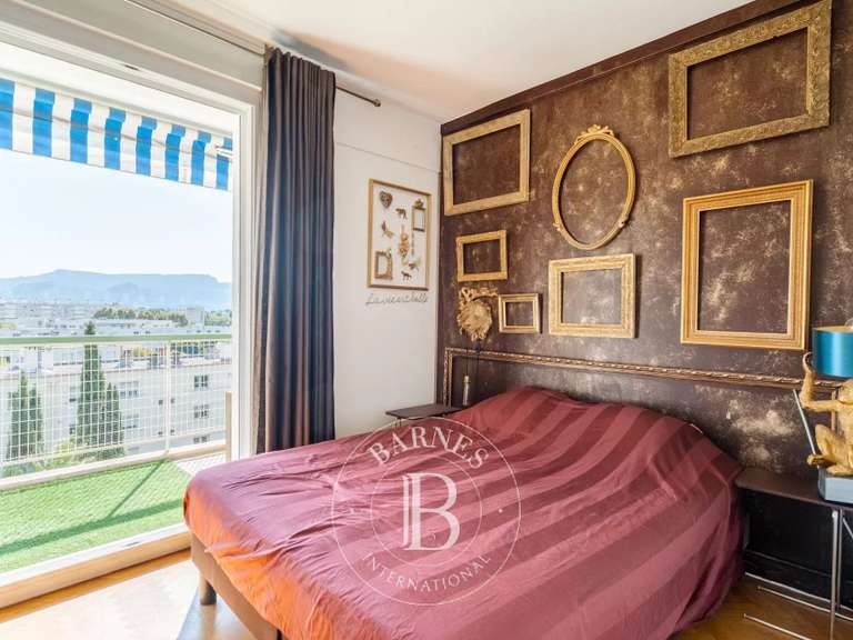 Appartement Marseille 8e - 2 chambres - 85m²