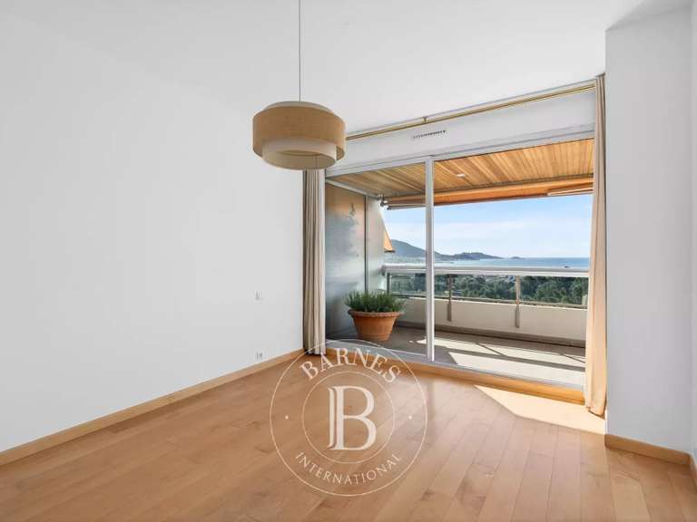 Appartement Marseille 8e - 2 chambres - 110m²