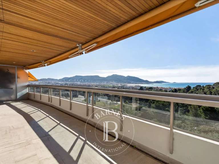 Appartement Marseille 8e - 2 chambres - 110m²