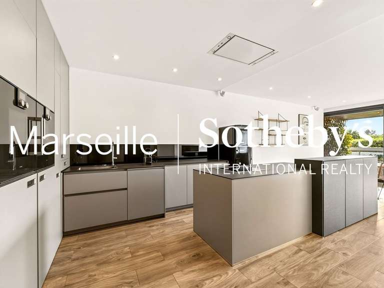 Appartement Marseille 8e - 2 chambres - 84m²