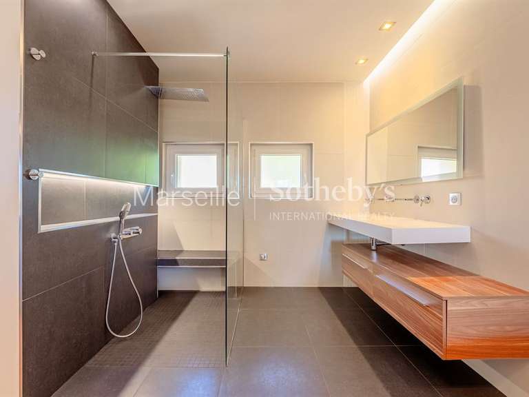 Appartement Marseille 8e - 3 chambres - 179m²